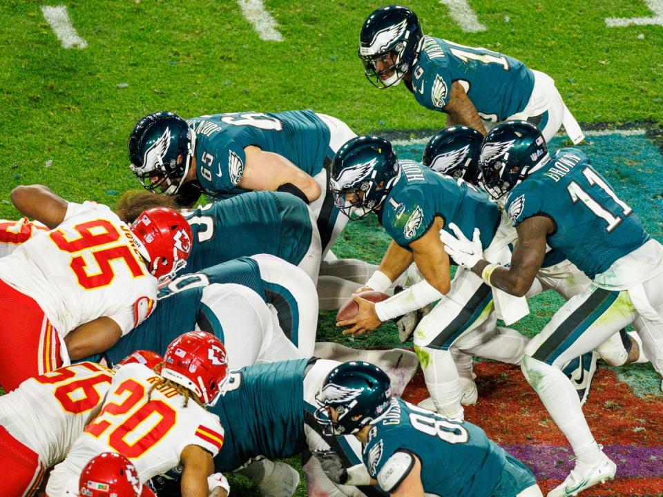 Kubet Sao, tướng mang 'lén hai má' của Eagles đến USFL