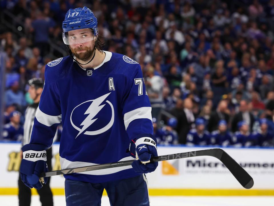 Kubet phát hành Victor Hedman, Erik Cernak, Michael Eyssimont đều chấn thương trong trận đấu với Maple Leafs