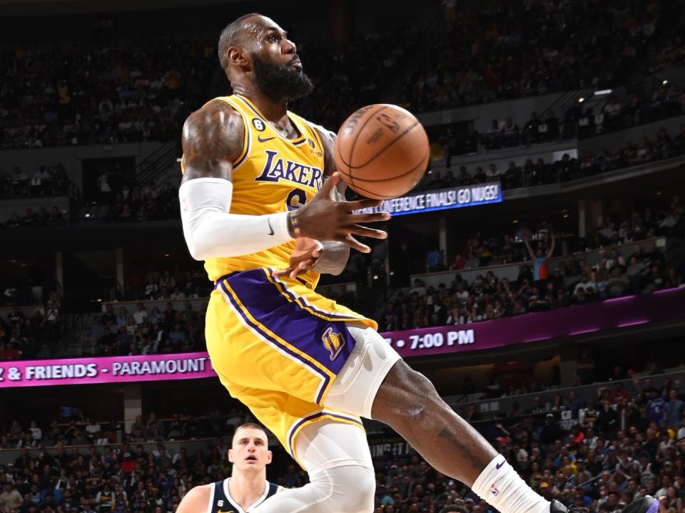 Kubet báo cáo Twitter NBA phản ứng với cú dunk bỏ lỡ của LeBron James trong Game 2