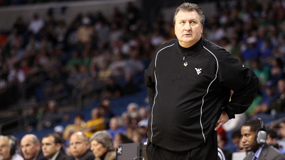 Ku Giải thích về việc Bob Huggins từ chức huấn luyện viên West Virginia