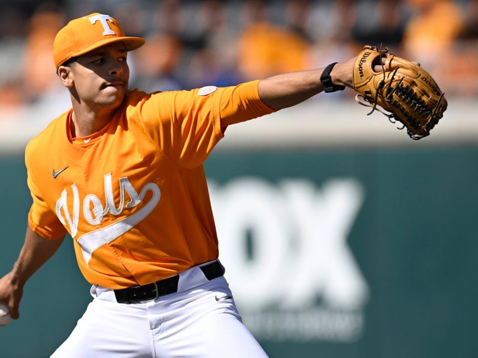 Ku Gặp gỡ Chase Burns của Tennessee, tác giả của màn trình diễn cứu trợ CWS tốt nhất trong hơn 50 năm