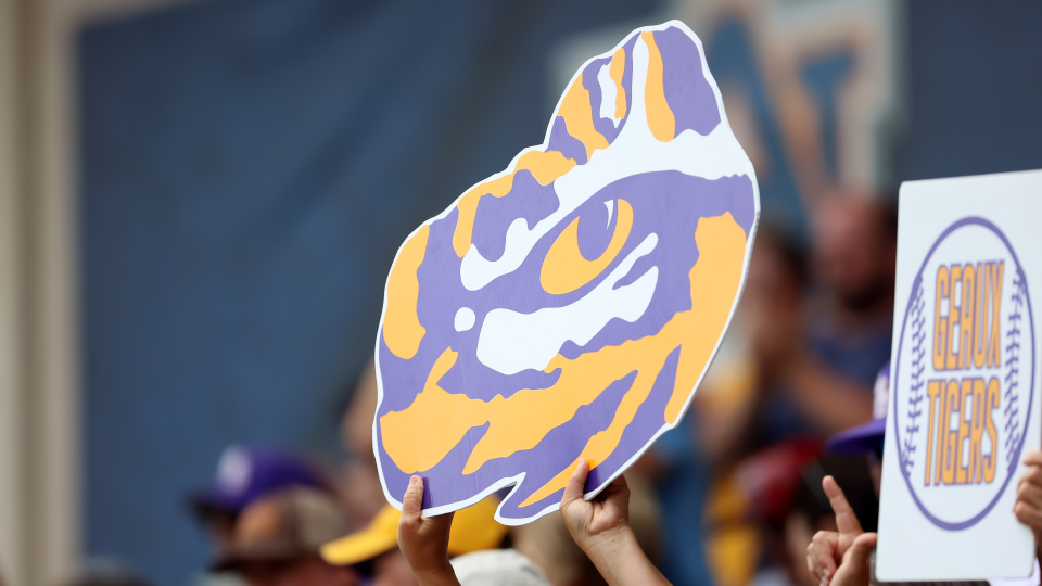 Kubet Nate Ackenhausen tỏa sáng khi LSU loại Tennessee, tái đấu với Wake Forest